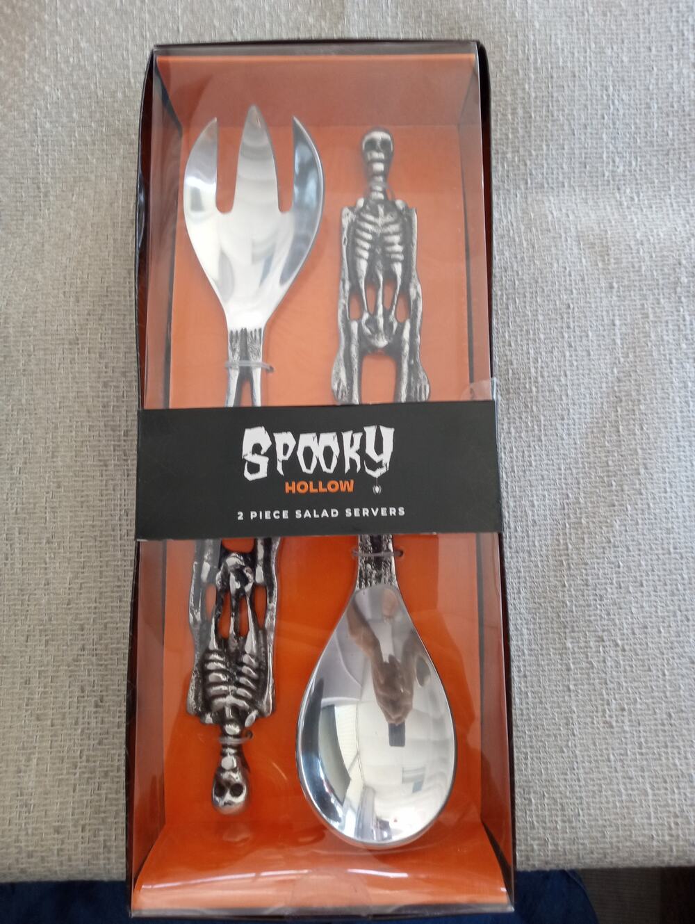 HALLOWEEN SPOOKY HOLLOW BRAND SKELETON 2 PC SALAD SERVERS 1161